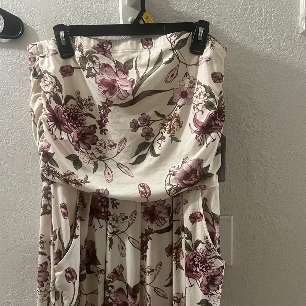 Women’s multi colored jumpsuit,justify brand.Z:1X.